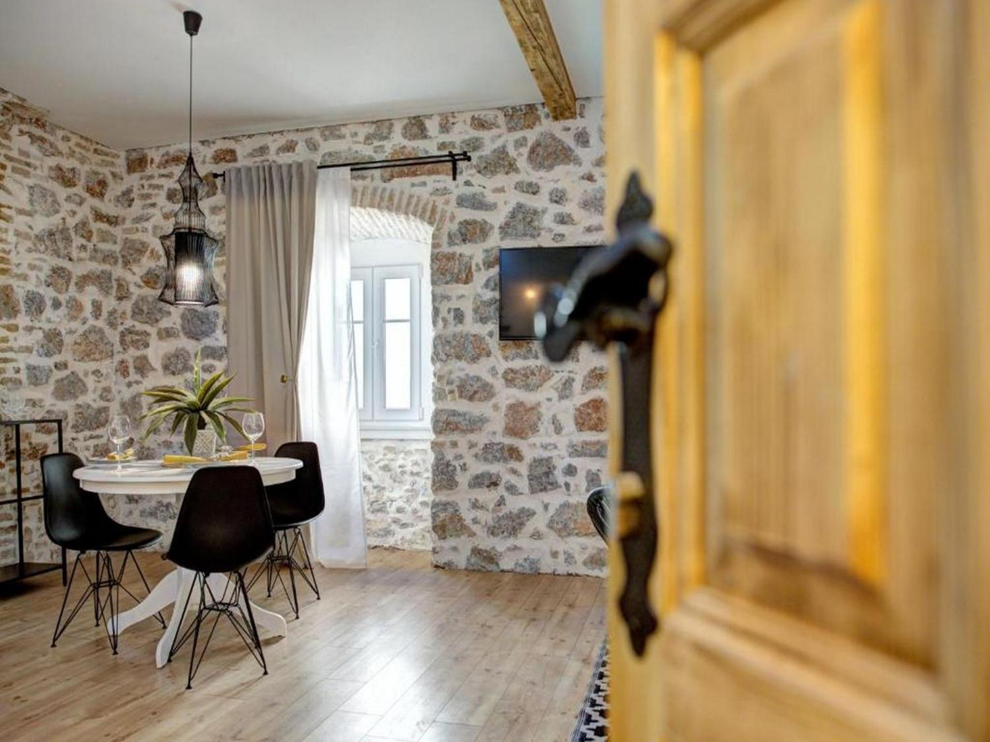 فندق History House Moja Ti 1830 In Old Town Senj سينج الغرفة الصورة